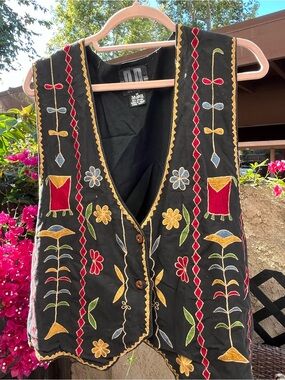 Embroidered Vintage Black Cotton Vest with Multicolor Folk Motif